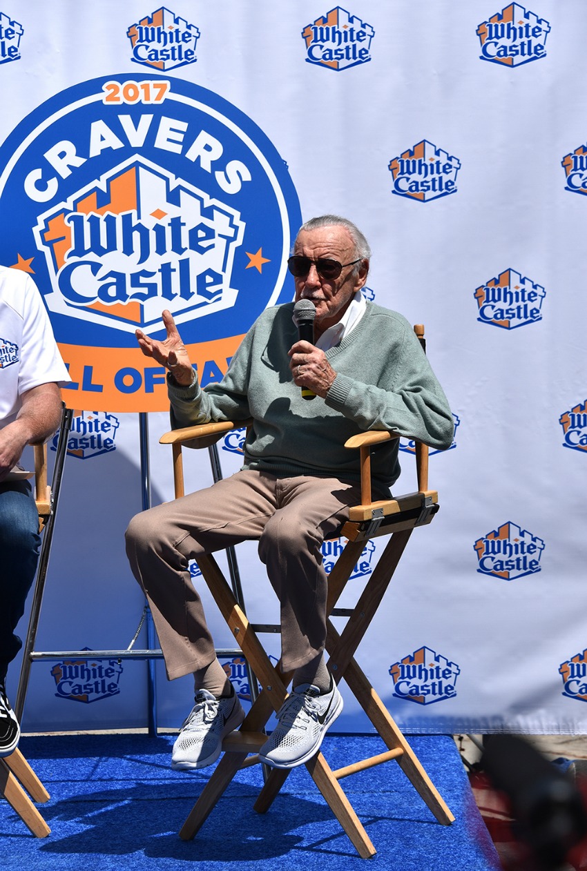 White Castle Honors Stan Lee As He S Inducted Into White Castle Cravers