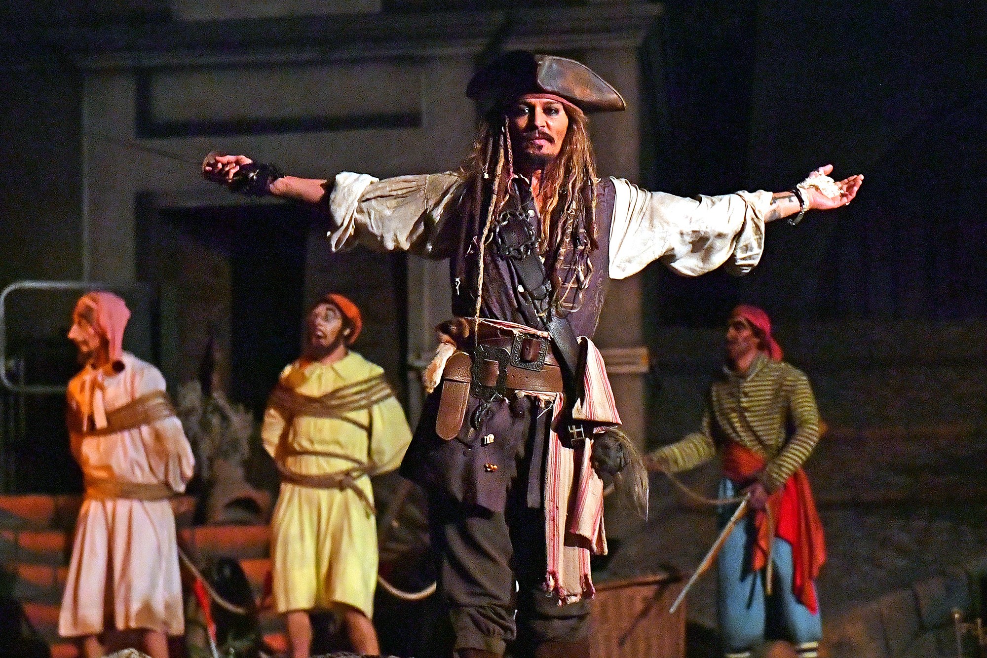 VIDEO Johnny Depp Surprises Fans as Captain Jack Sparrow at Disneyland